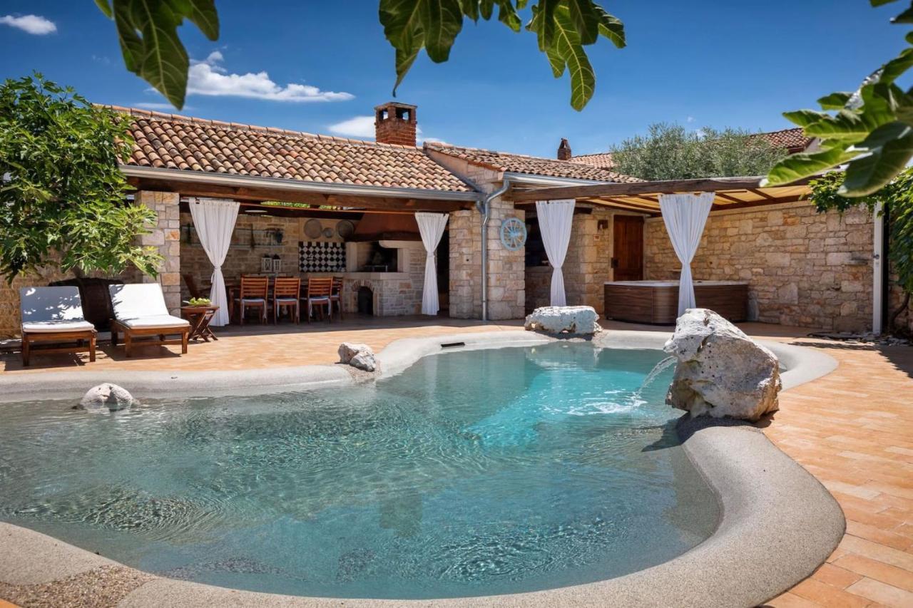Family Villa Elizabeta With Pool In Umag Cepljani Esterno foto